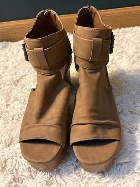 Maurices Waverly Buckle Block Heel Platform Sandals Brown Cutout